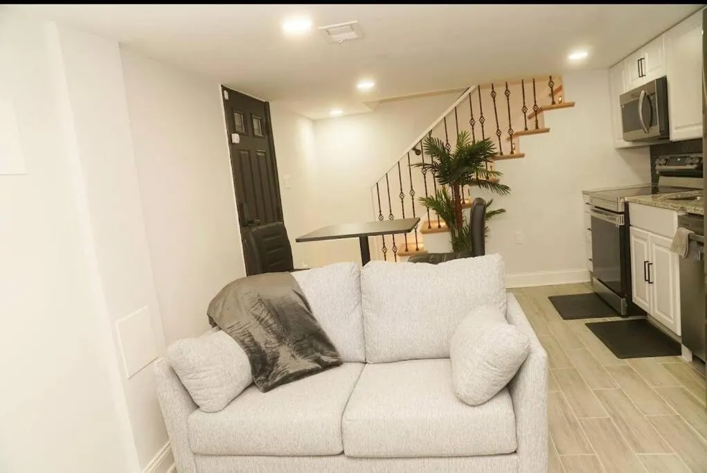 Image 2 of 1 Bed 1 Bath Suite