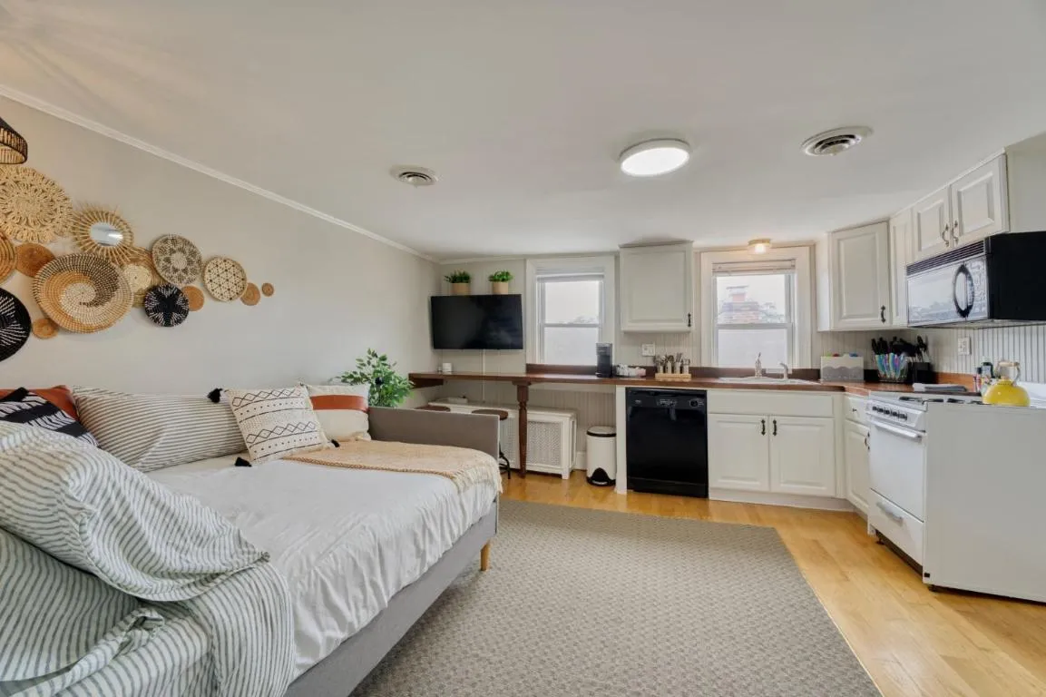 Image of 1 Bedroom Treetop Apartment on Capitol Hill!