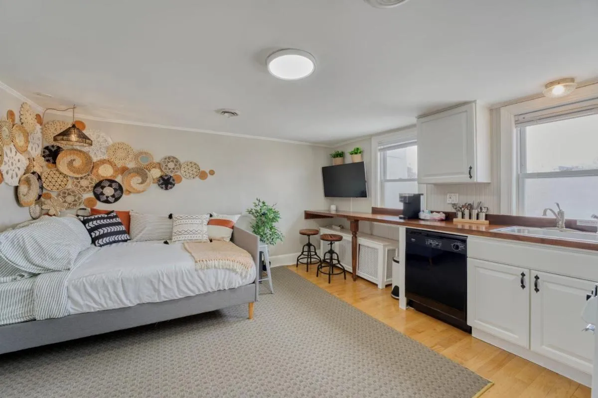 Image 5 of 1 Bedroom Treetop Apartment on Capitol Hill!
