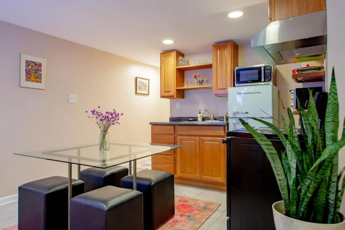 Image 3 of 2-BR City Retreat Peace Privacy & Parking