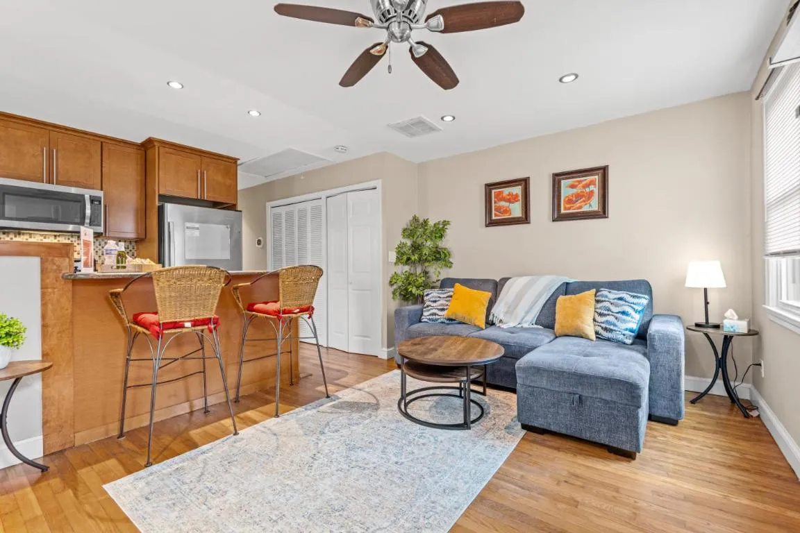 Image of 2 Bed Townhouse: Minutes from DCA-National Airport
