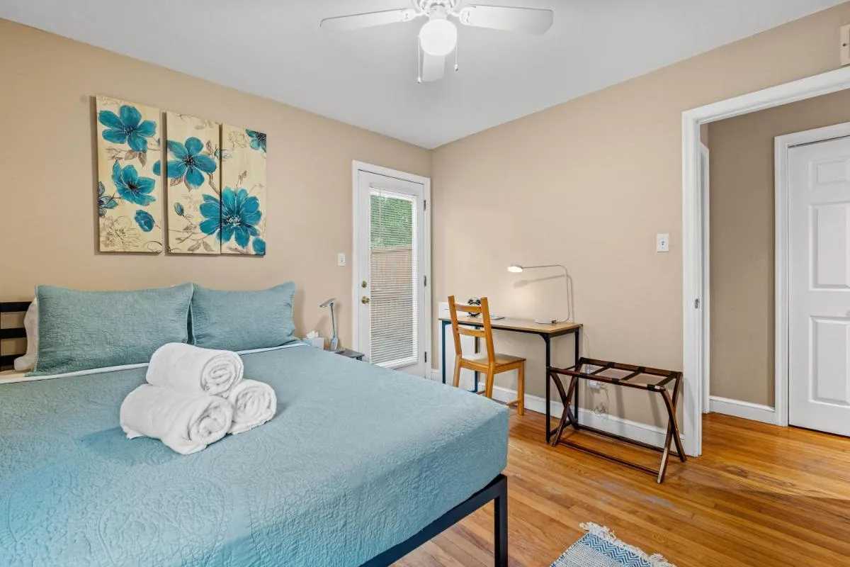 Image 6 of 2 Bed Townhouse: Minutes from DCA-National Airport