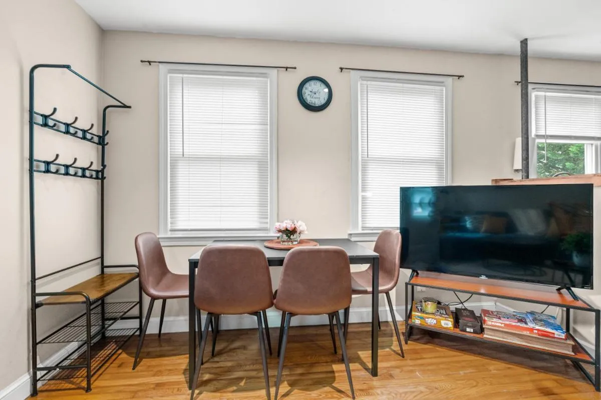 Image 4 of 2 Bed Townhouse: Minutes from DCA-National Airport