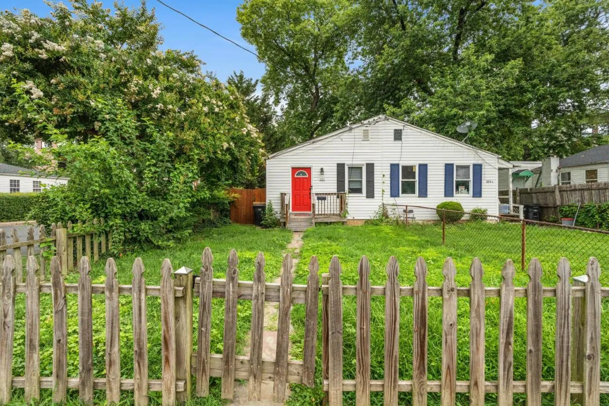 Image 5 of 2 Bed Townhouse: Minutes from DCA-National Airport