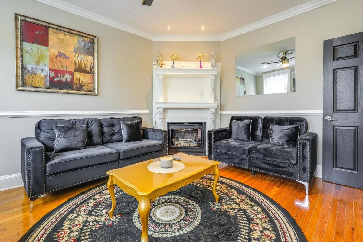 Image 2 of 2 Mi to Natl Mall WFH-Friendly DC Townhome