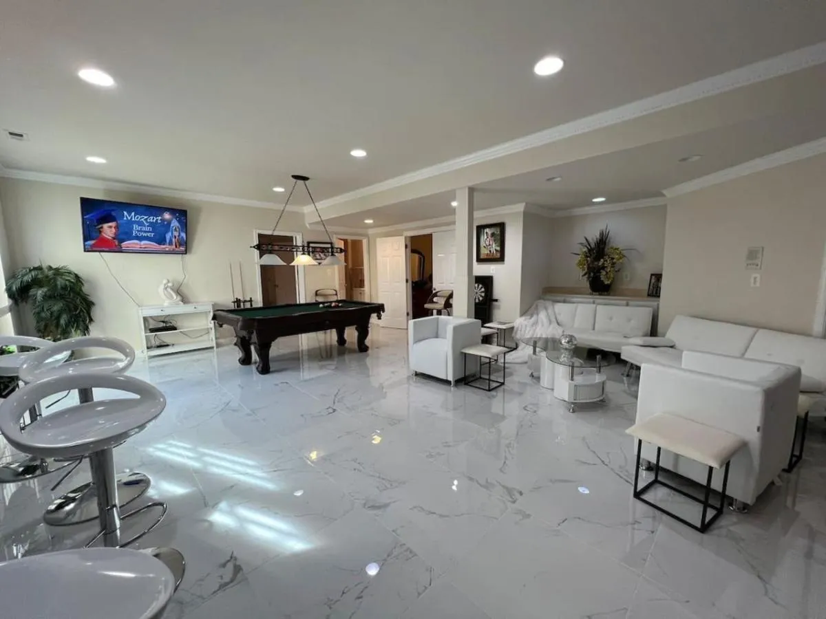 Image 1 of 372 Luxurious 3BR Home