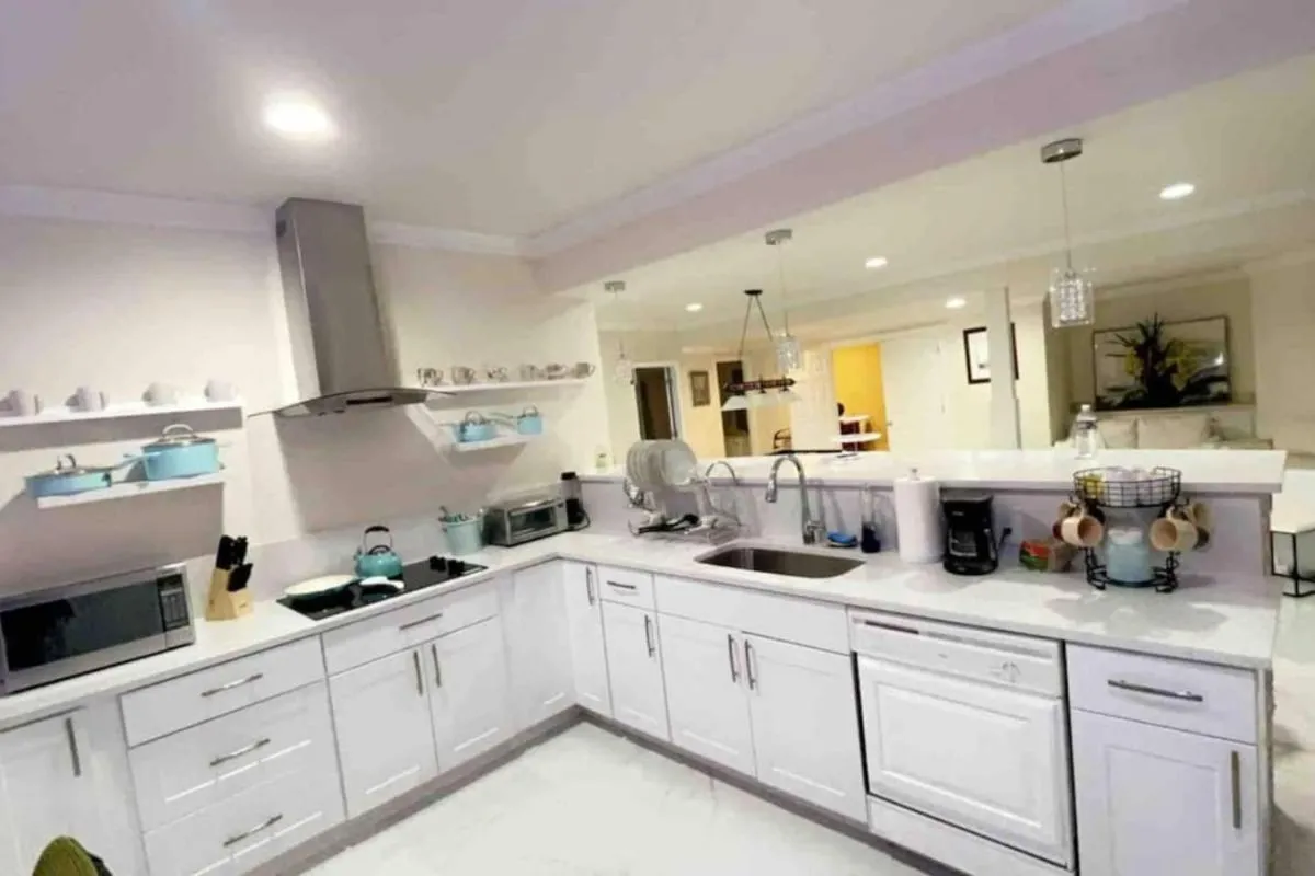 Image 2 of 372 Luxurious 3BR Home