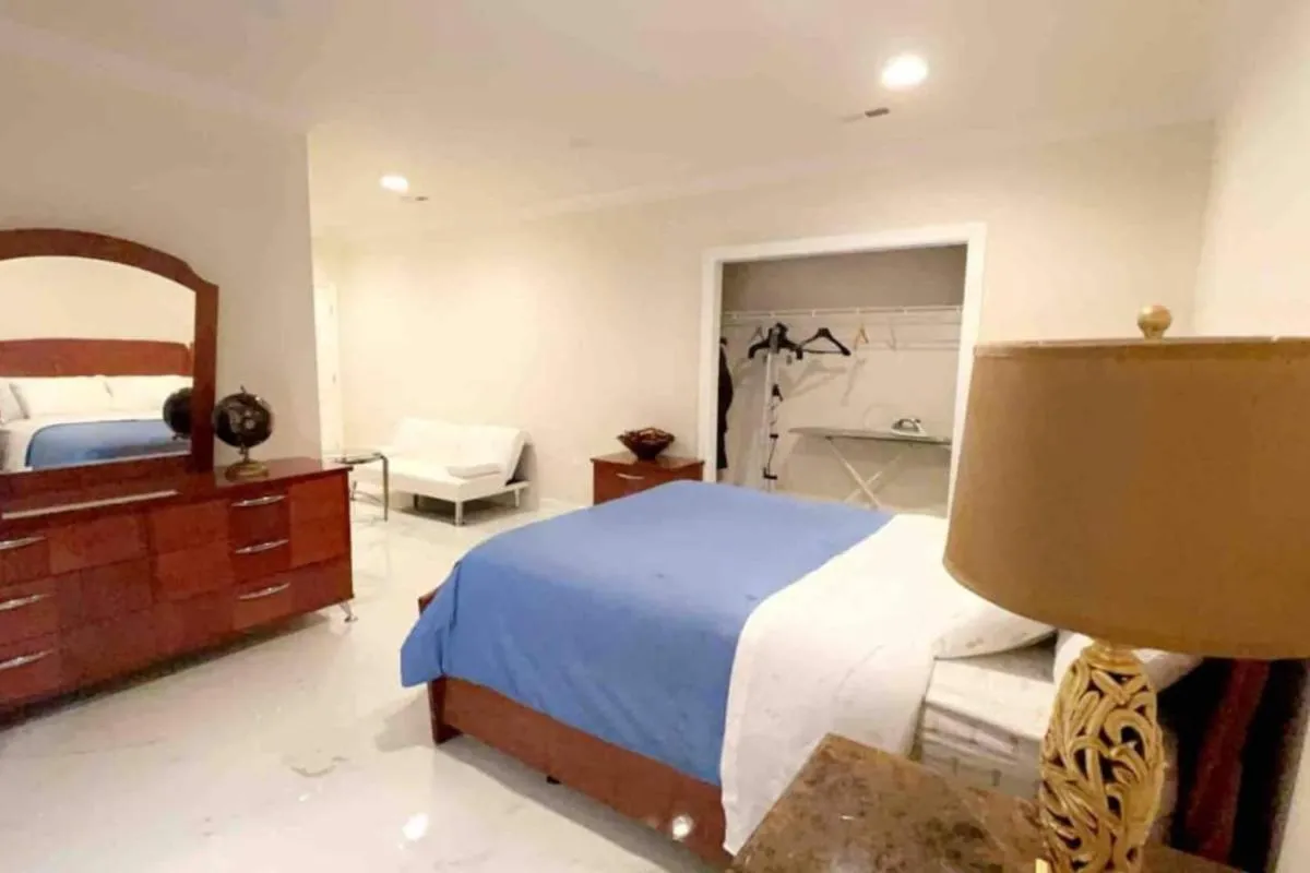 Image 3 of 372 Luxurious 3BR Home