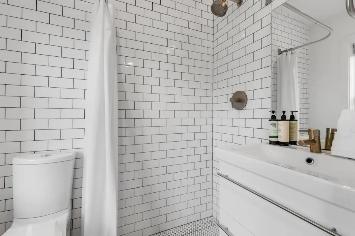 Image 2 of Adorable Studio Space in Private Carriage House
