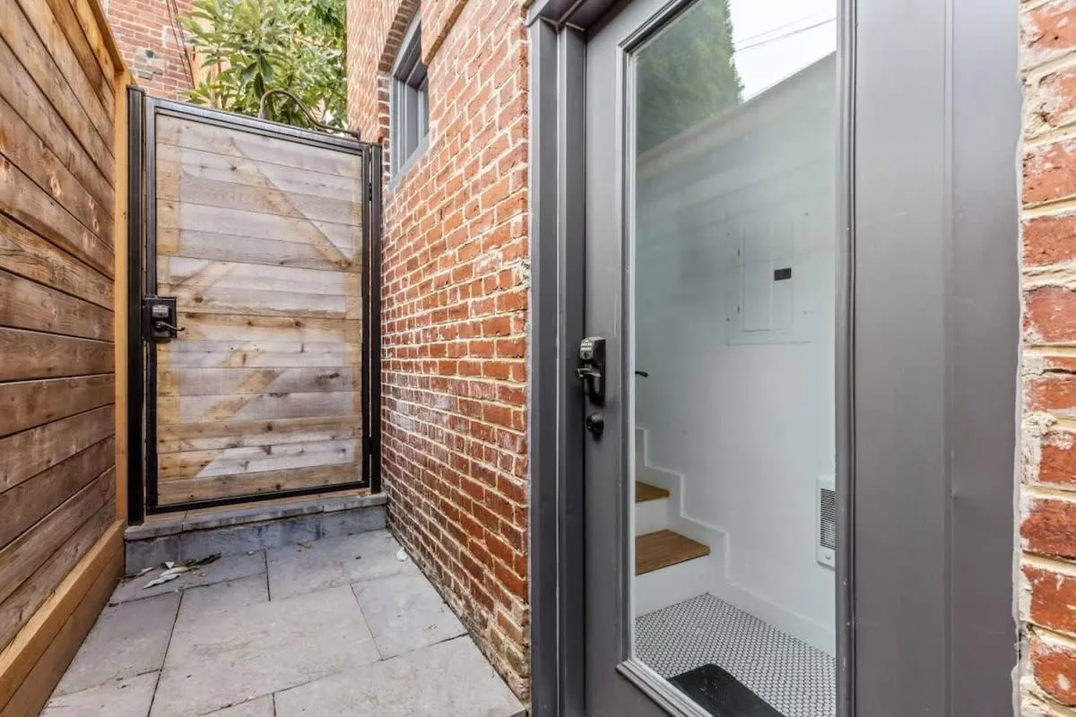 Image 6 of Adorable Studio Space in Private Carriage House