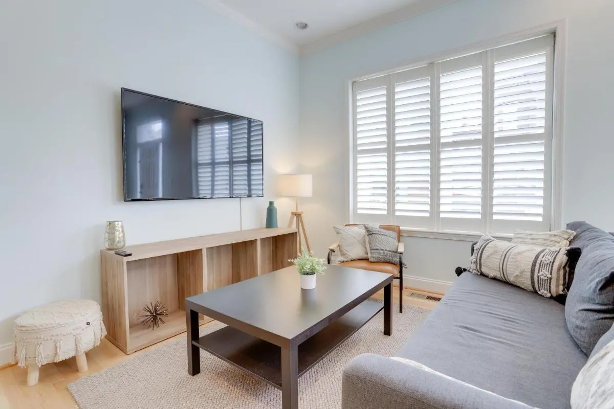 Image 2 of Amazing 1 BR Apartment 5 min from Waterfront Park