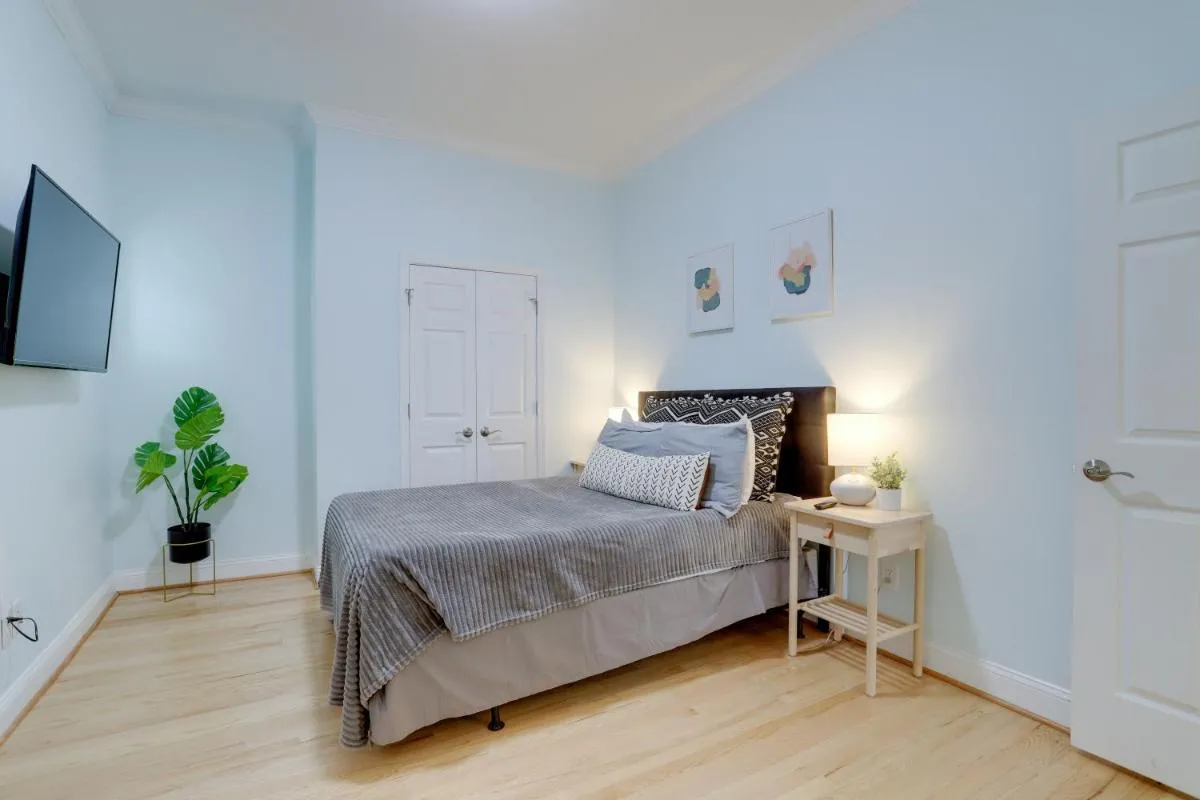 Image 1 of Amazing 1 BR Apartment 5 min from Waterfront Park