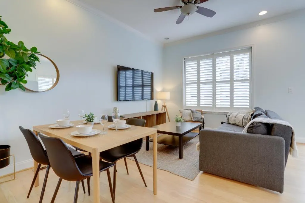 Image of Amazing 1 BR Apartment 5 min from Waterfront Park