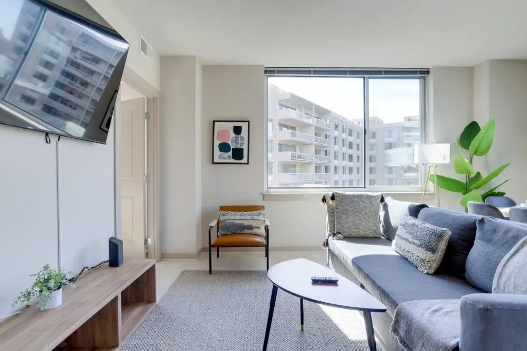Image of Amazing 2BR Apartment at Crystal City