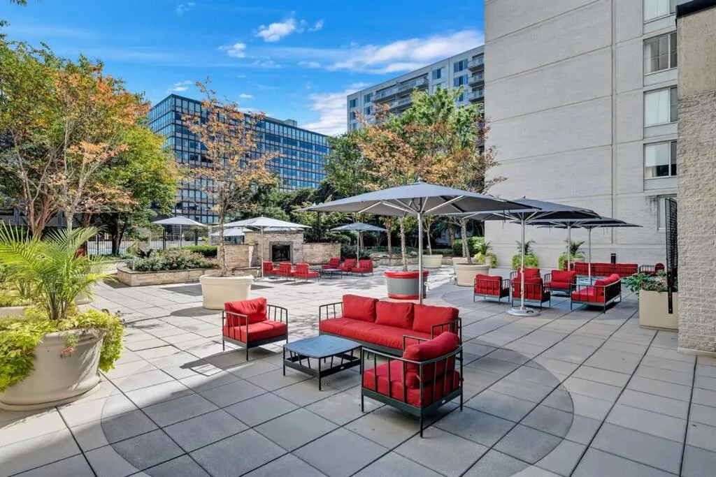 Image 5 of Amazing 2 BR Apt + Den @Crystal City With Gym