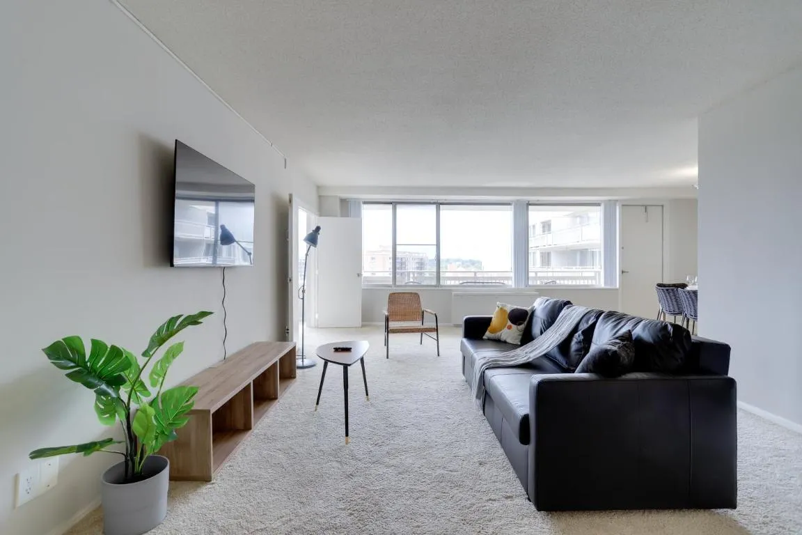 Image of Amazing 2 BR Apt + Den @Crystal City With Gym
