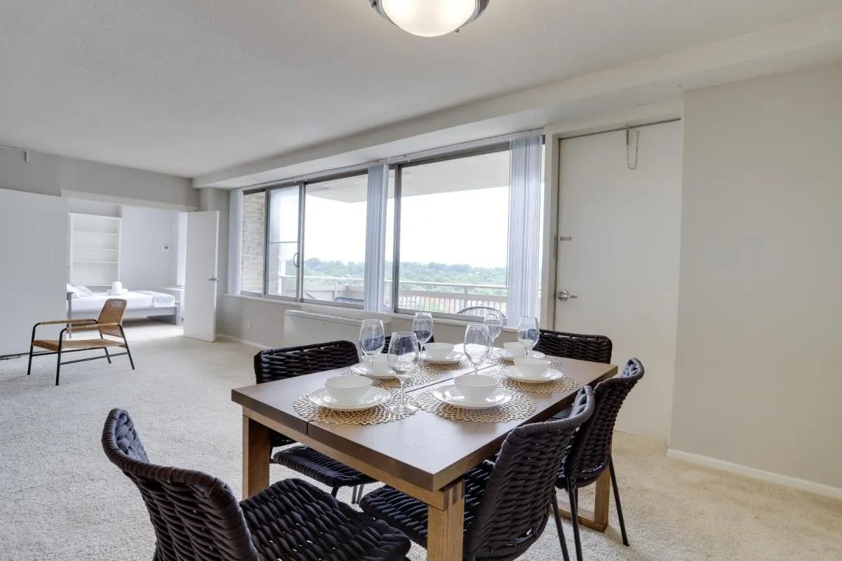 Image 3 of Amazing 2 BR Apt + Den @Crystal City With Gym