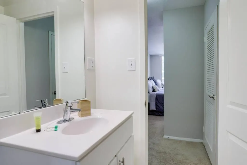 Image 6 of Amazing 2 Bedroom Apartment at Arlington With Gym