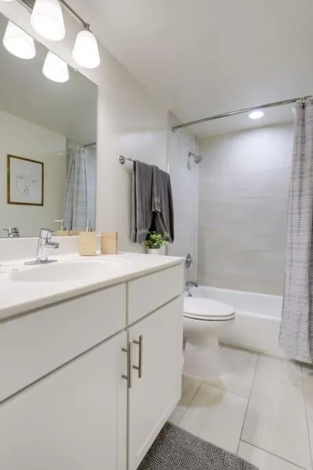 Image 3 of Amazing 2 Bedroom Apartment at Arlington With Gym