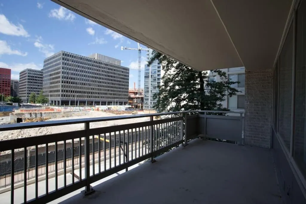 Image 4 of Amazing 2 Bedroom Apartment at Arlington With Gym