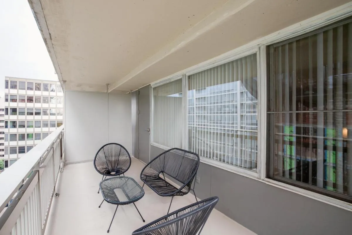 Image 4 of Apartment Near to Airport Located at Crystal City