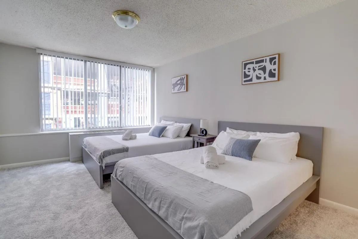Image 2 of Apartment Near to Airport Located at Crystal City