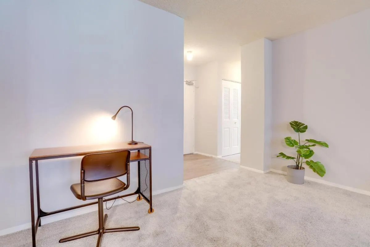 Image 3 of Apartment Near to Airport Located at Crystal City