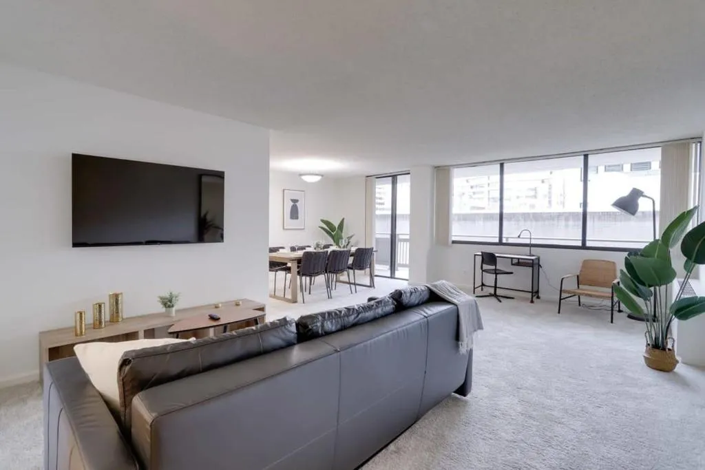 Image of Apartment Near to Metro Station at Crystal city