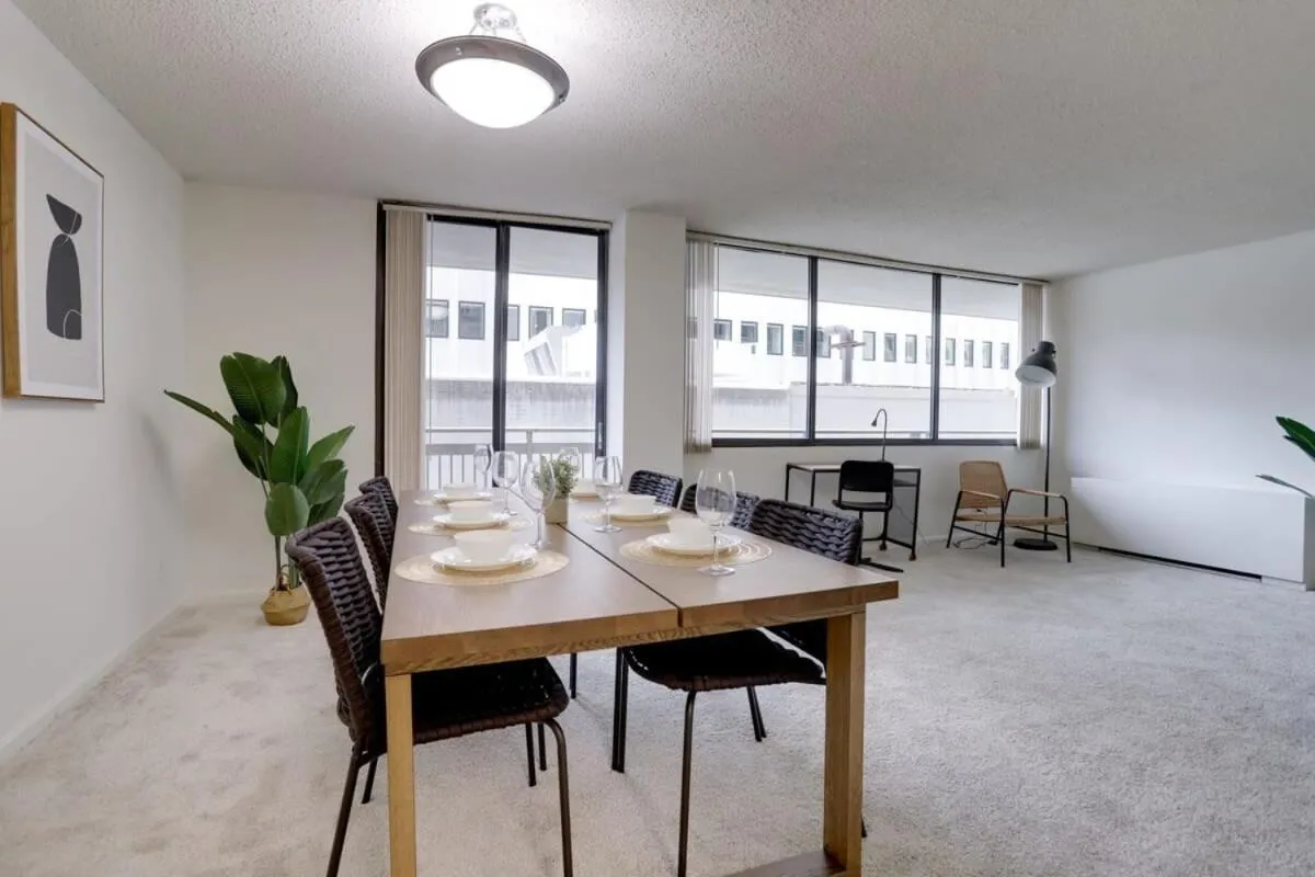 Image 2 of Apartment Near to Metro Station at Crystal city