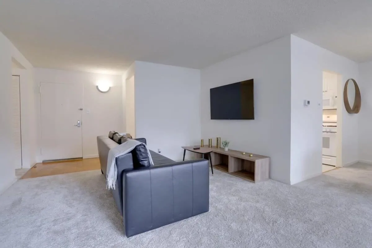 Image 6 of Apartment Near to Metro Station at Crystal city