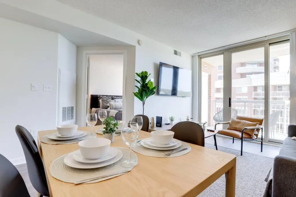 Image 2 of Awesome 1 Bedroom Condo At Ballston Place With Gym