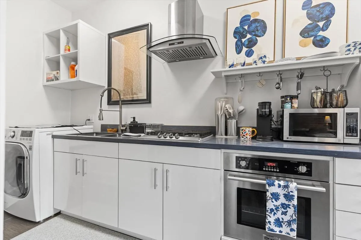 Image 2 of Beautiful 1-BR Flat Nestled Between Dupont & Logan