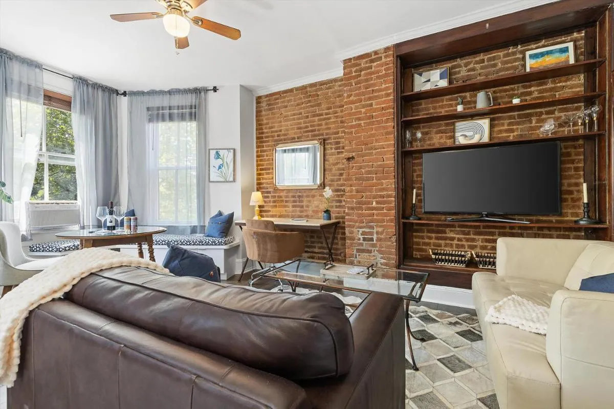 Image 4 of Beautiful 1-BR Flat Nestled Between Dupont & Logan