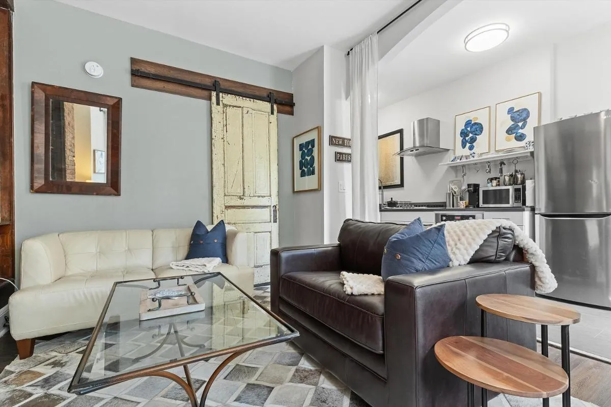 Image 6 of Beautiful 1-BR Flat Nestled Between Dupont & Logan