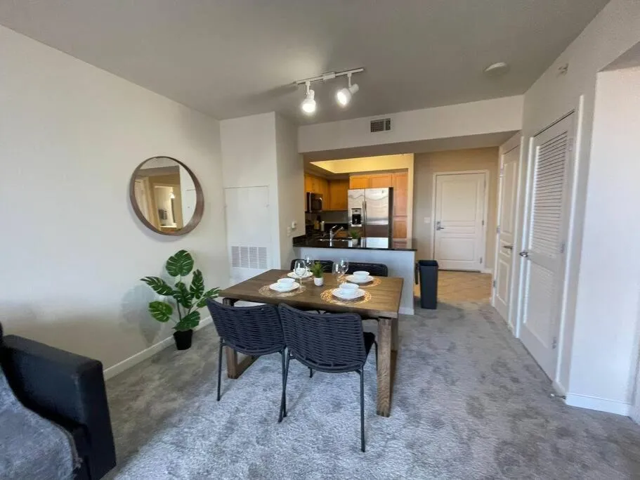Image 2 of Beautiful 1 Bedroom Apartment at Pentagon City