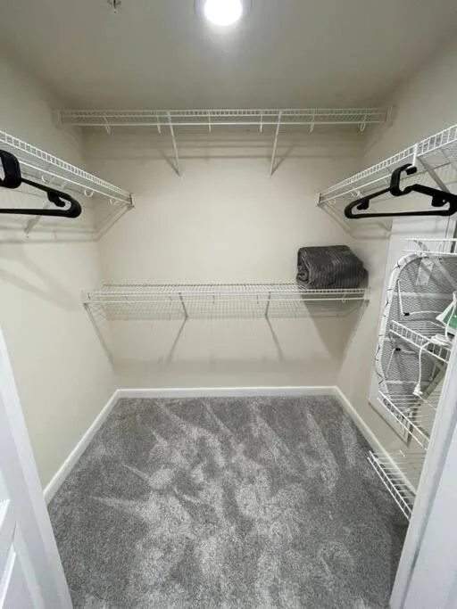 Image 4 of Beautiful 1 Bedroom Apartment at Pentagon City