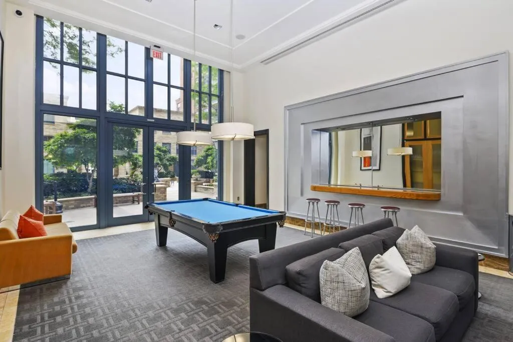 Image 5 of Beautiful 1 Bedroom Apartment at Pentagon City