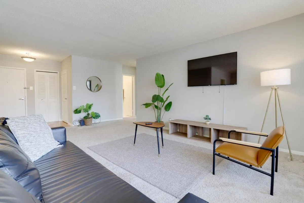 Image 3 of Beautiful 2BR Apartment at Crystal City With Gym