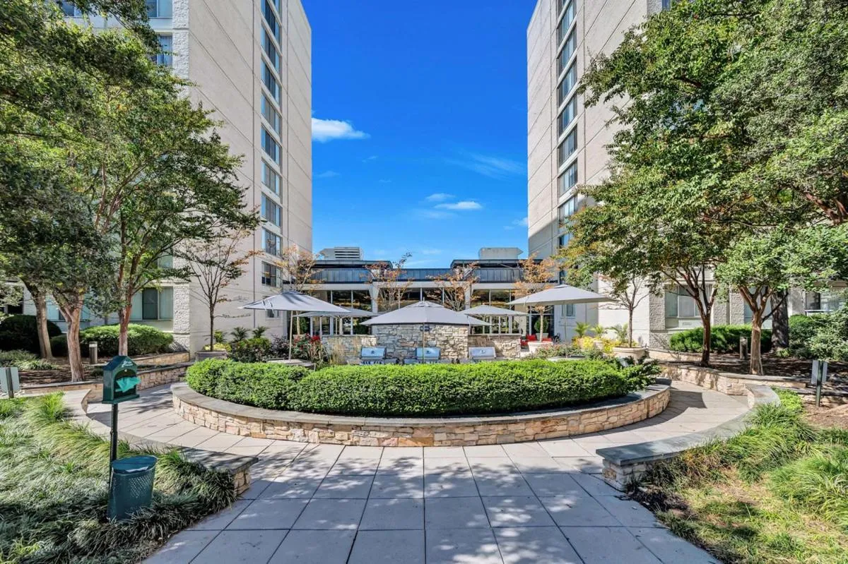 Image 5 of Beautiful 2BR Apartment at Crystal City With Gym