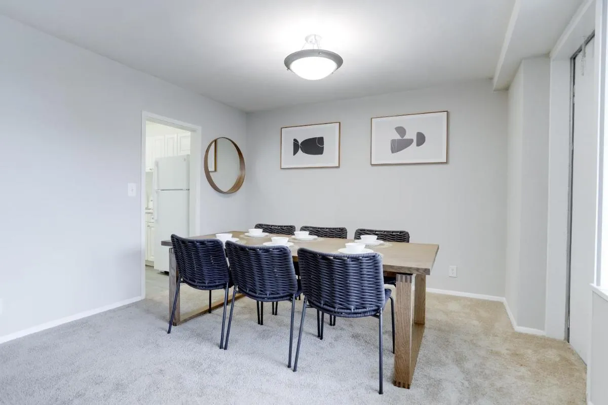 Image 2 of Beautiful 2 BR Apt At Crystal City With Gym