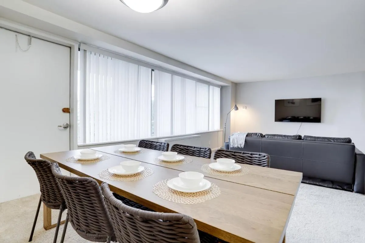 Image 3 of Beautiful 2 BR Apt At Crystal City With Gym
