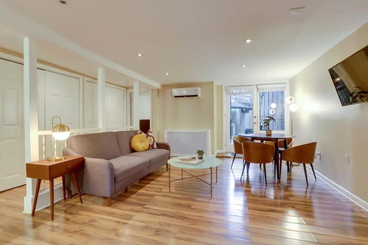 Image 4 of Beautiful 2 Bedroom across from The House of Representatives