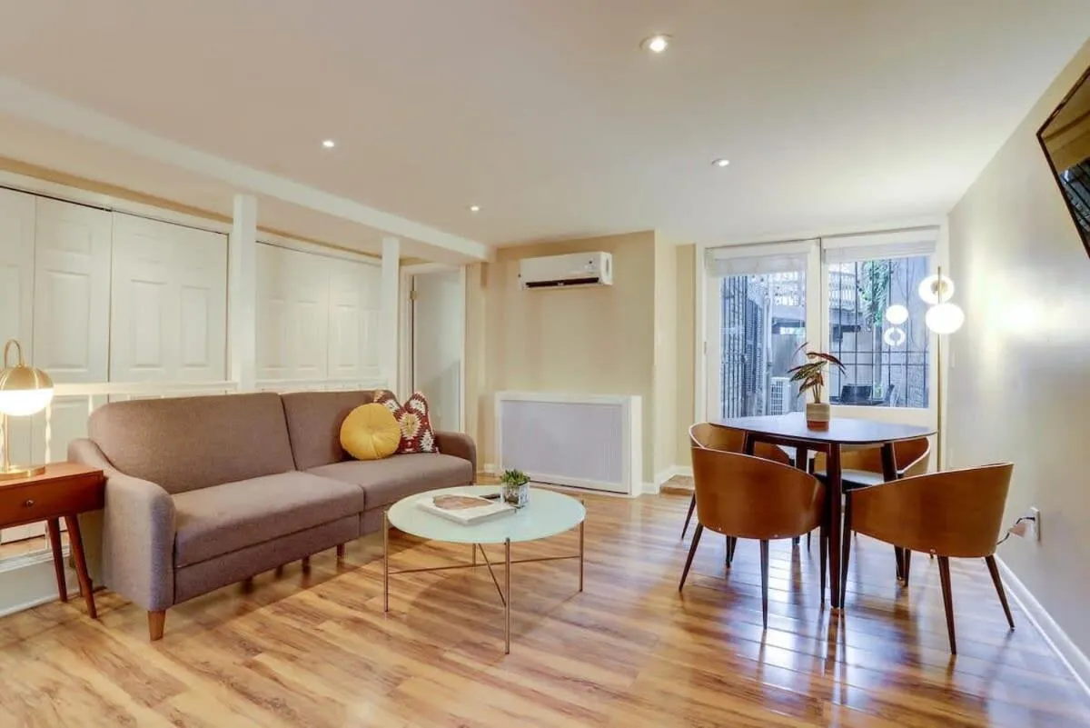 Image 3 of Beautiful 2 Bedroom across from The House of Representatives