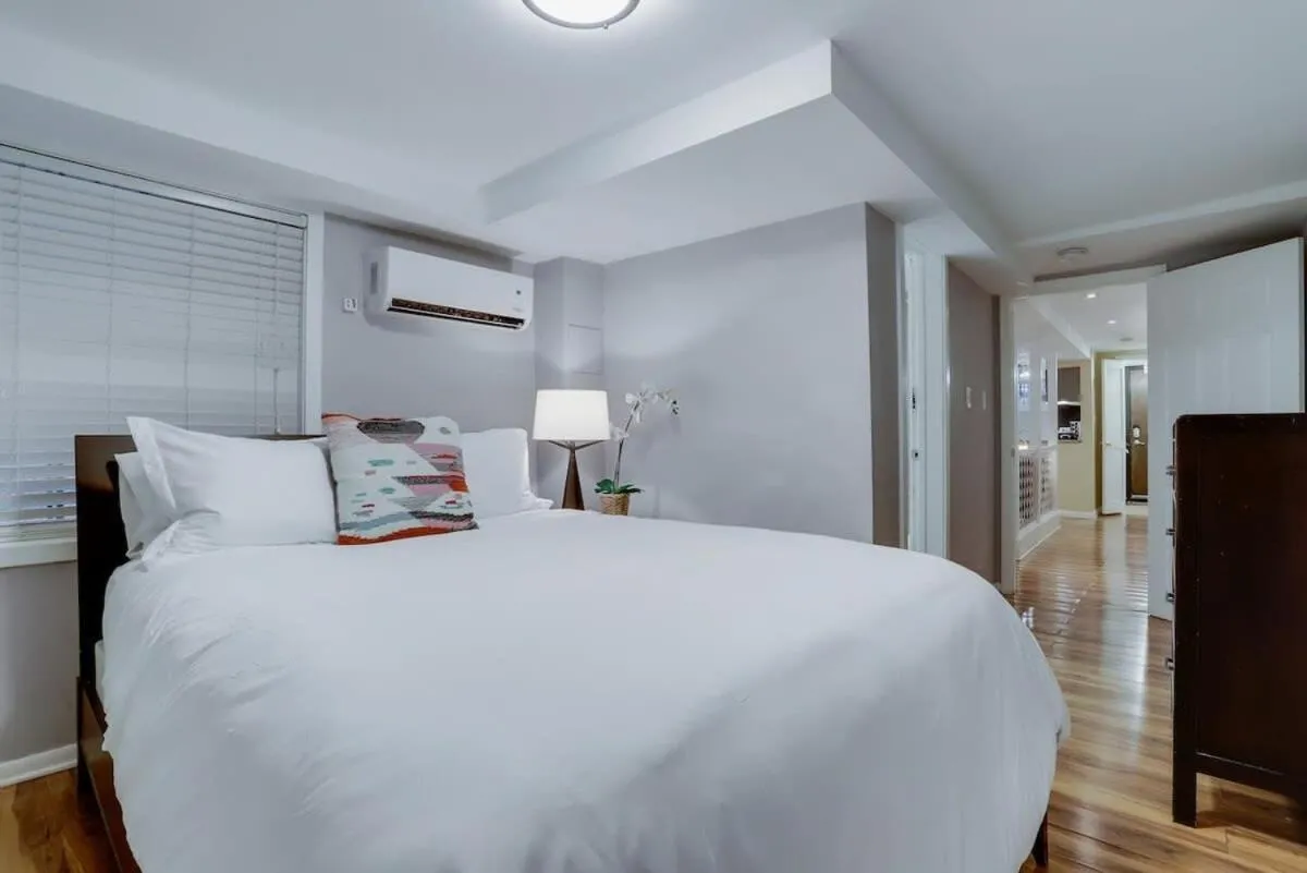 Image 1 of Beautiful 2 Bedroom across from The House of Representatives