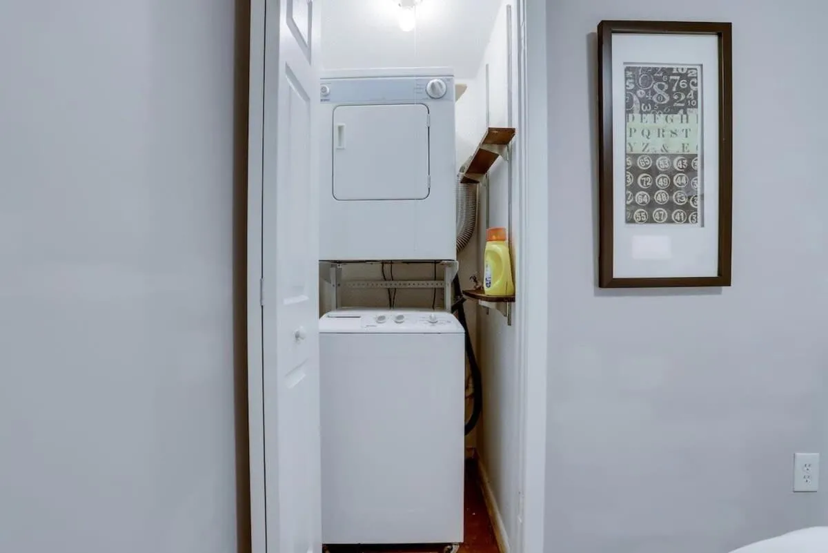 Image 2 of Beautiful 2 Bedroom across from The House of Representatives