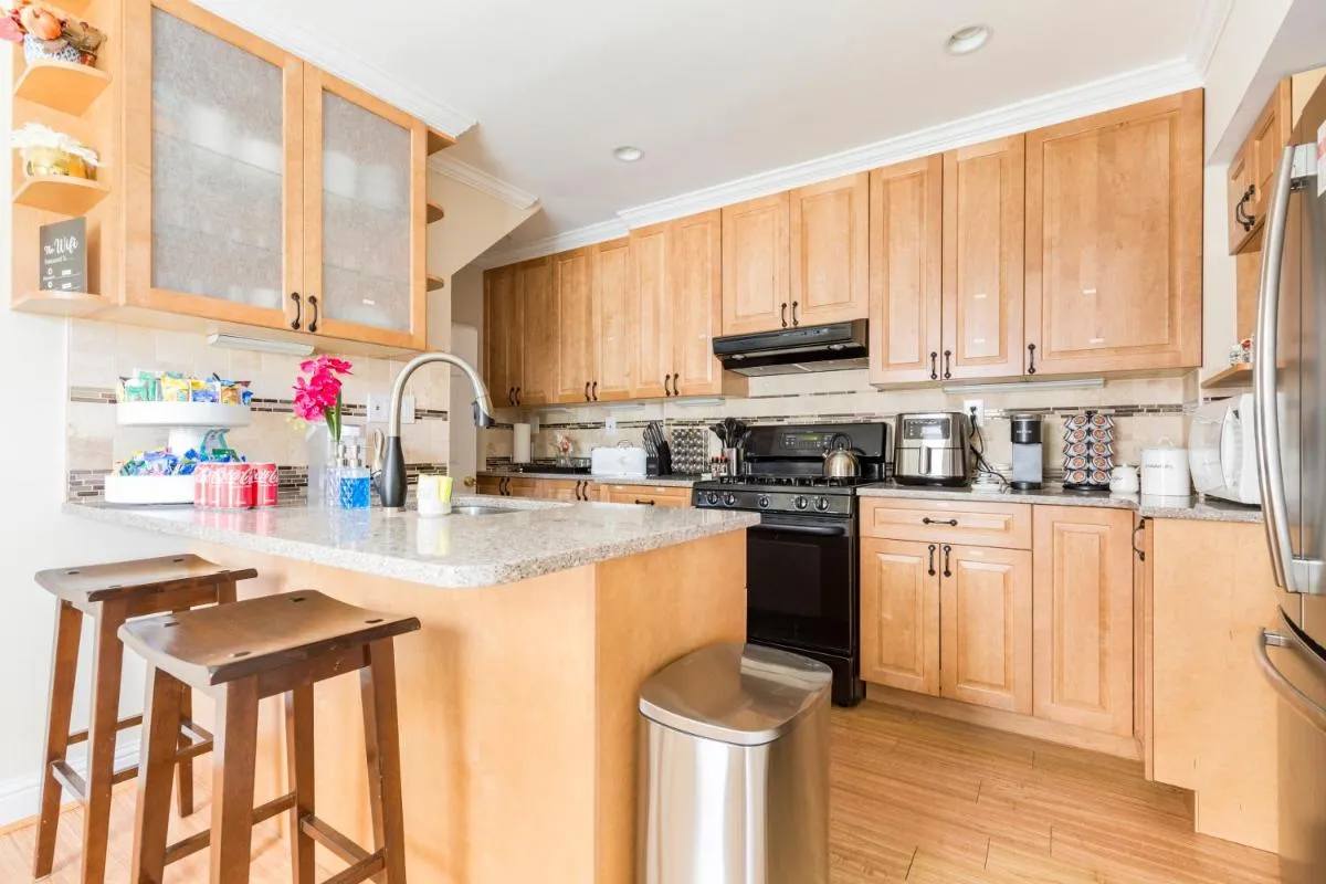 Image 3 of Beautiful House 9 Beds King Bed 3 Baths Family Friendly