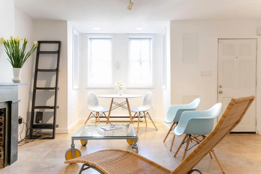 Image of Big Bright 1 BR at U/Shaw + 14th on Quaint Swann