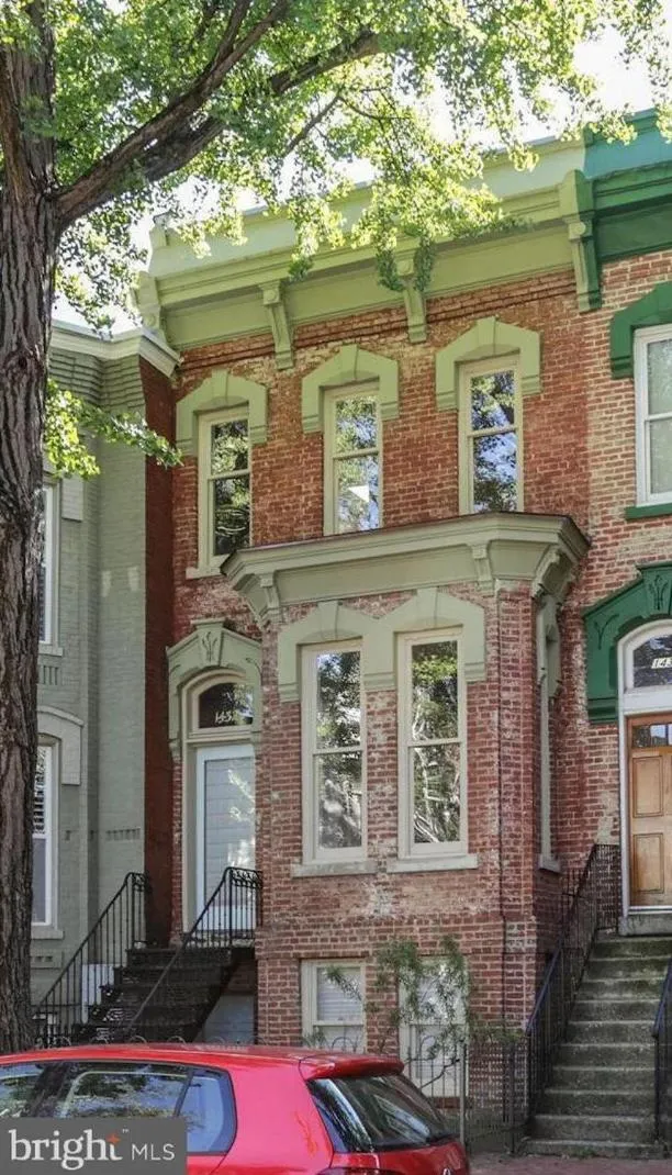 Image 3 of Big Bright 1 BR at U/Shaw + 14th on Quaint Swann