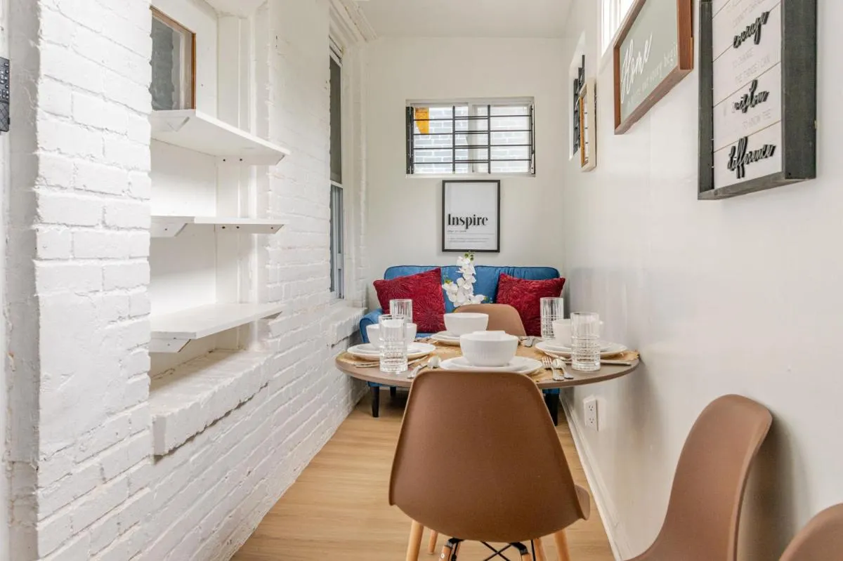 Image 3 of Bright & Cozy 2 Bedroom, 1 Bath, 2 Miles from White House