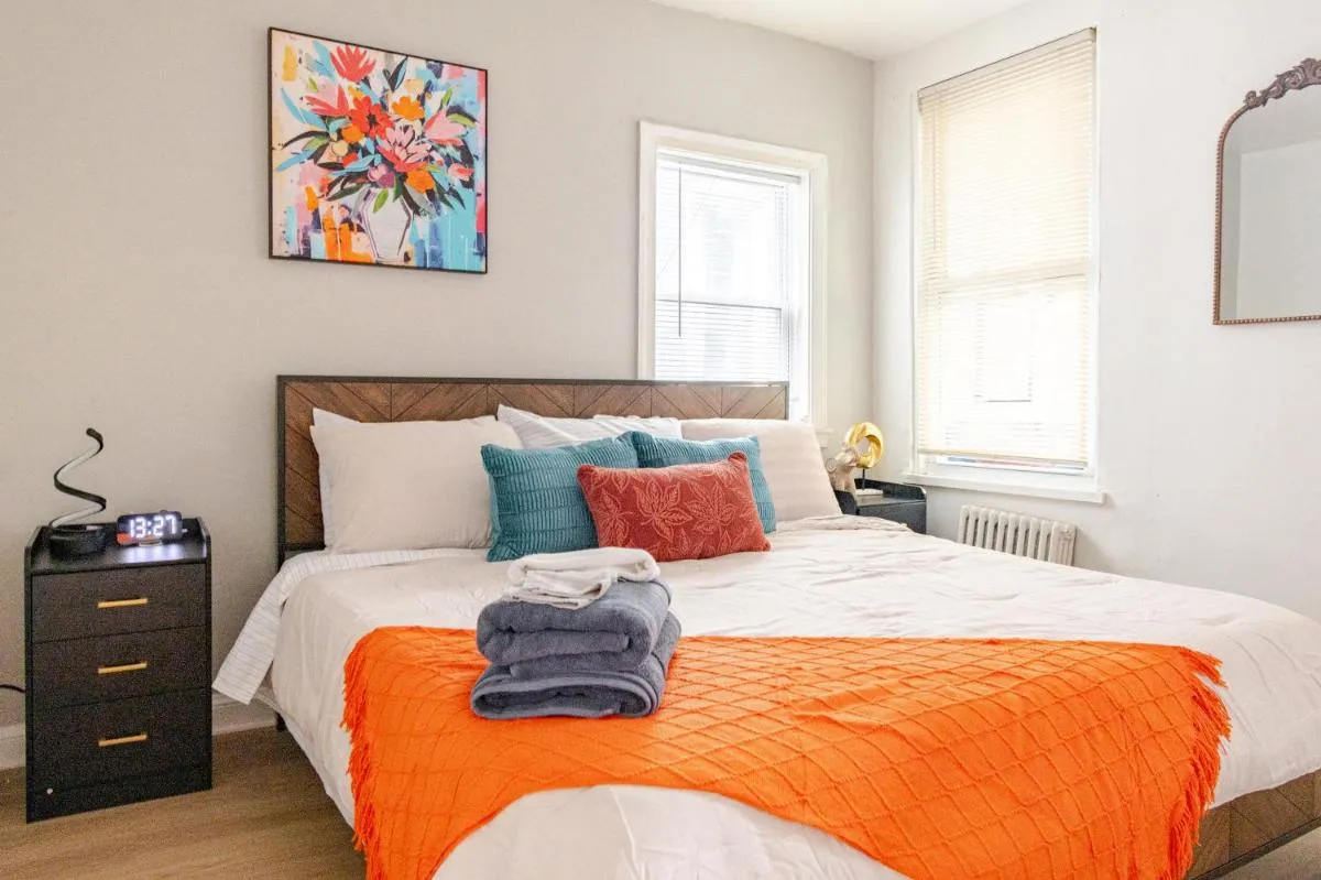 Image 5 of Bright & Cozy 2 Bedroom, 1 Bath, 2 Miles from White House